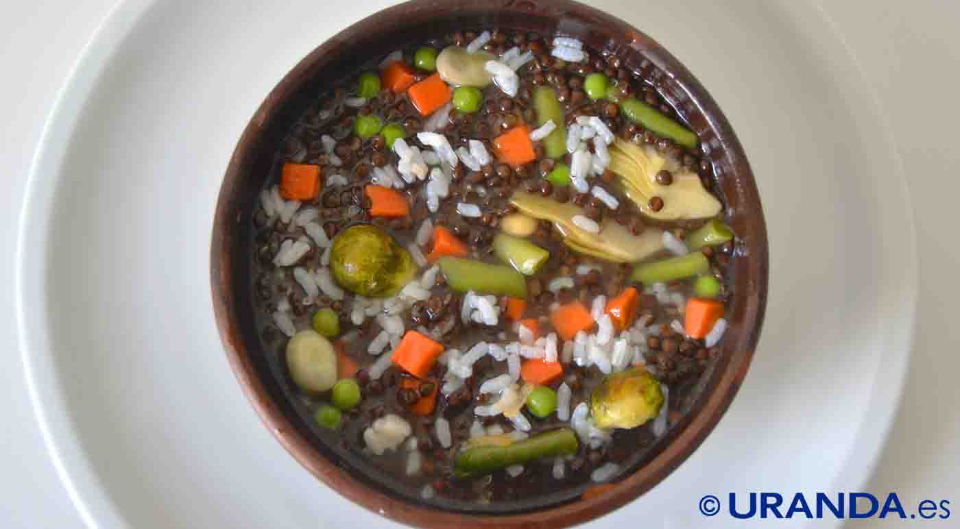 Receta de guiso de lentejas caviar con arroz y menestra de verduras  - Recetas veganas ligeras - Ecovegetariano.com