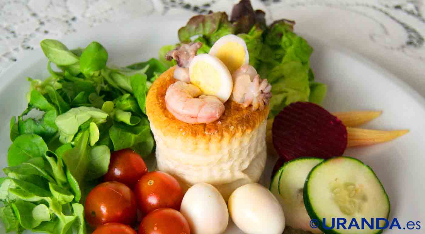 Receta de volovanes de mariscos al ajillo con ensalada - Recetas ligeras - Cocineando.com